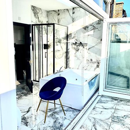 Duke And Duchess Apartments And Rooms - Private In Room Hot Tub Suites London Ngoại thất bức ảnh