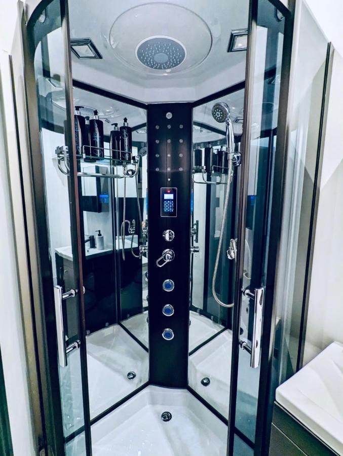Duke And Duchess Apartments And Rooms - Private In Room Hot Tub Suites London Ngoại thất bức ảnh