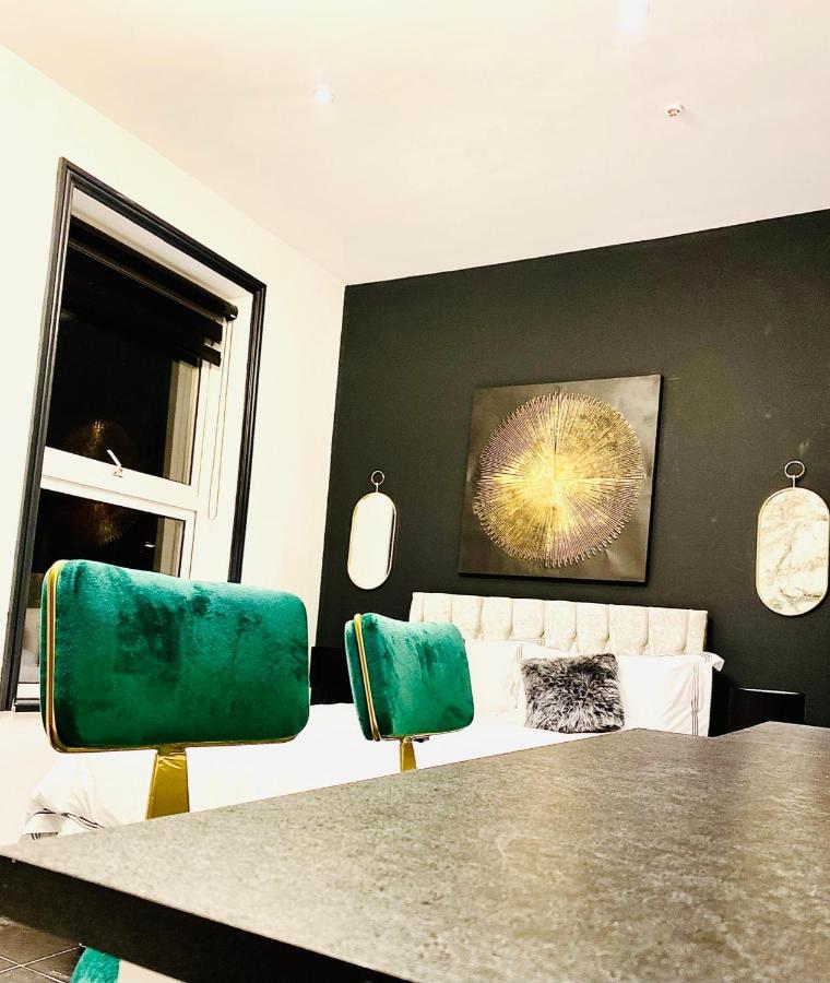 Duke And Duchess Apartments And Rooms - Private In Room Hot Tub Suites London Ngoại thất bức ảnh
