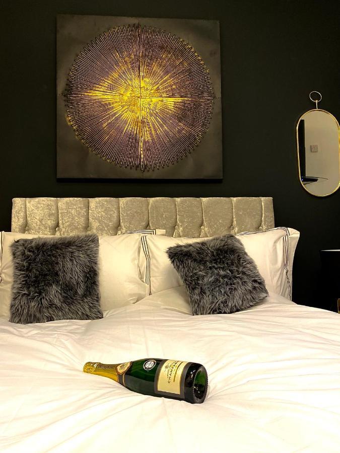 Duke And Duchess Apartments And Rooms - Private In Room Hot Tub Suites London Ngoại thất bức ảnh