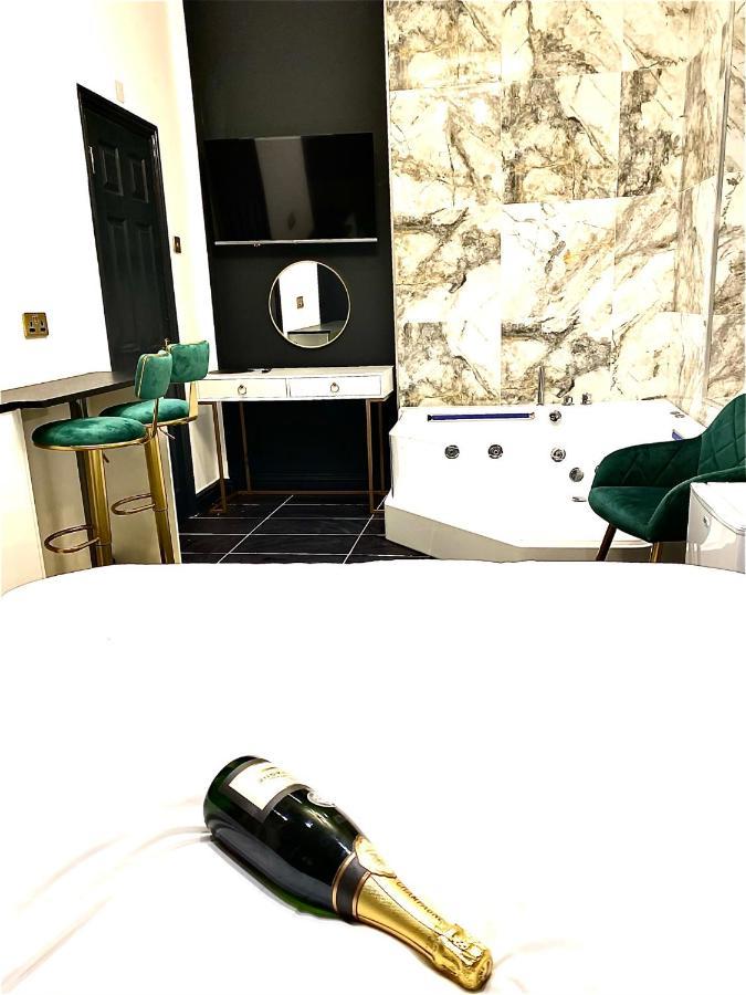 Duke And Duchess Apartments And Rooms - Private In Room Hot Tub Suites London Ngoại thất bức ảnh