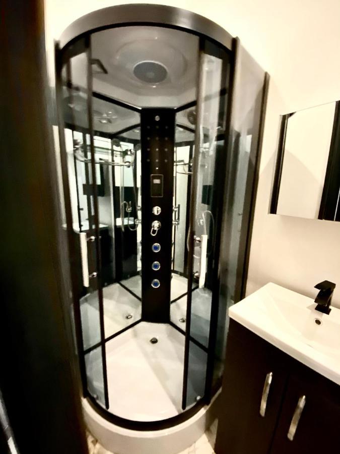 Duke And Duchess Apartments And Rooms - Private In Room Hot Tub Suites London Ngoại thất bức ảnh