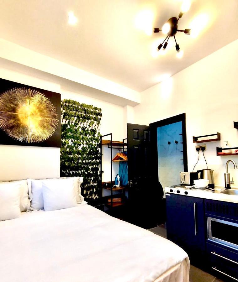 Duke And Duchess Apartments And Rooms - Private In Room Hot Tub Suites London Ngoại thất bức ảnh