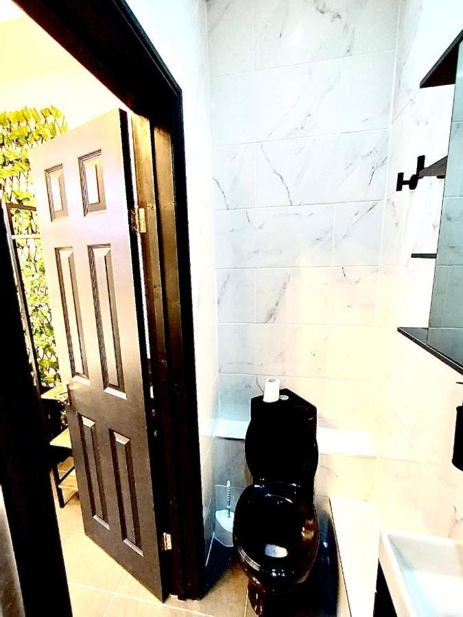 Duke And Duchess Apartments And Rooms - Private In Room Hot Tub Suites London Ngoại thất bức ảnh