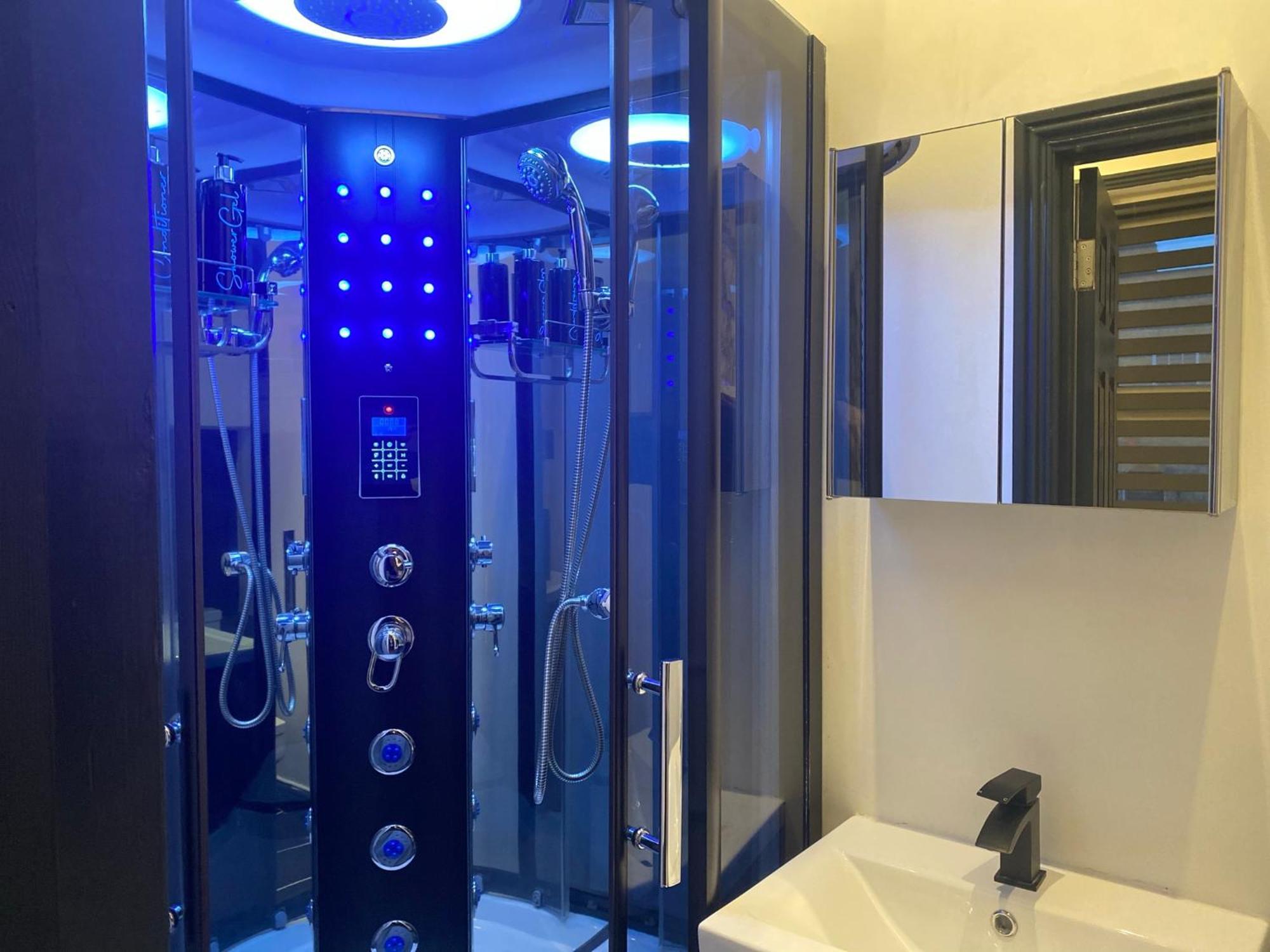 Duke And Duchess Apartments And Rooms - Private In Room Hot Tub Suites London Ngoại thất bức ảnh