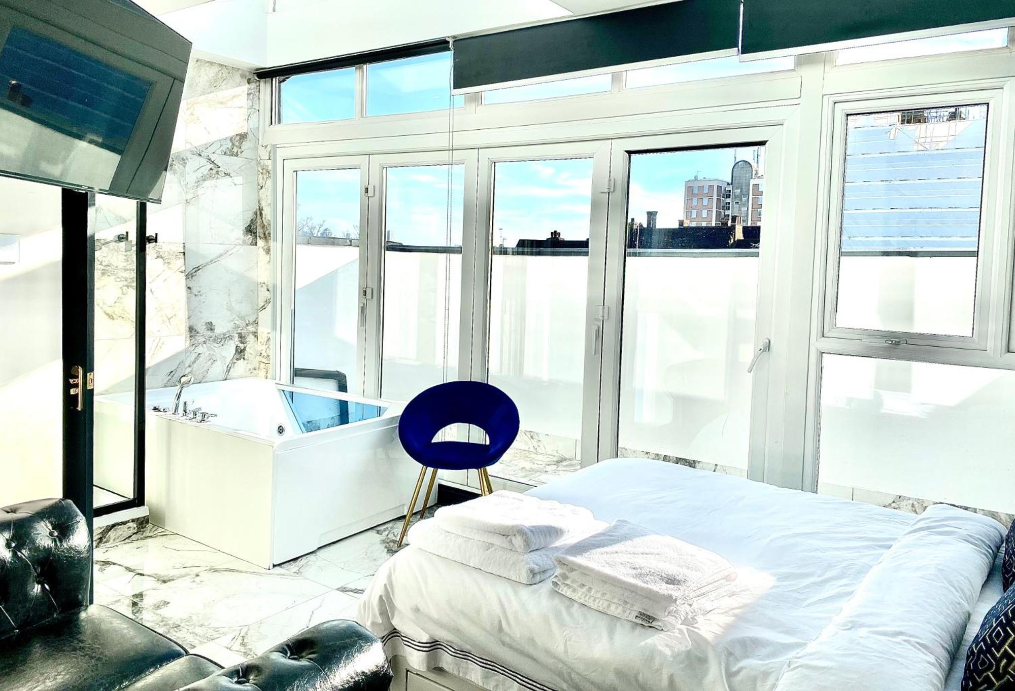 Duke And Duchess Apartments And Rooms - Private In Room Hot Tub Suites London Ngoại thất bức ảnh