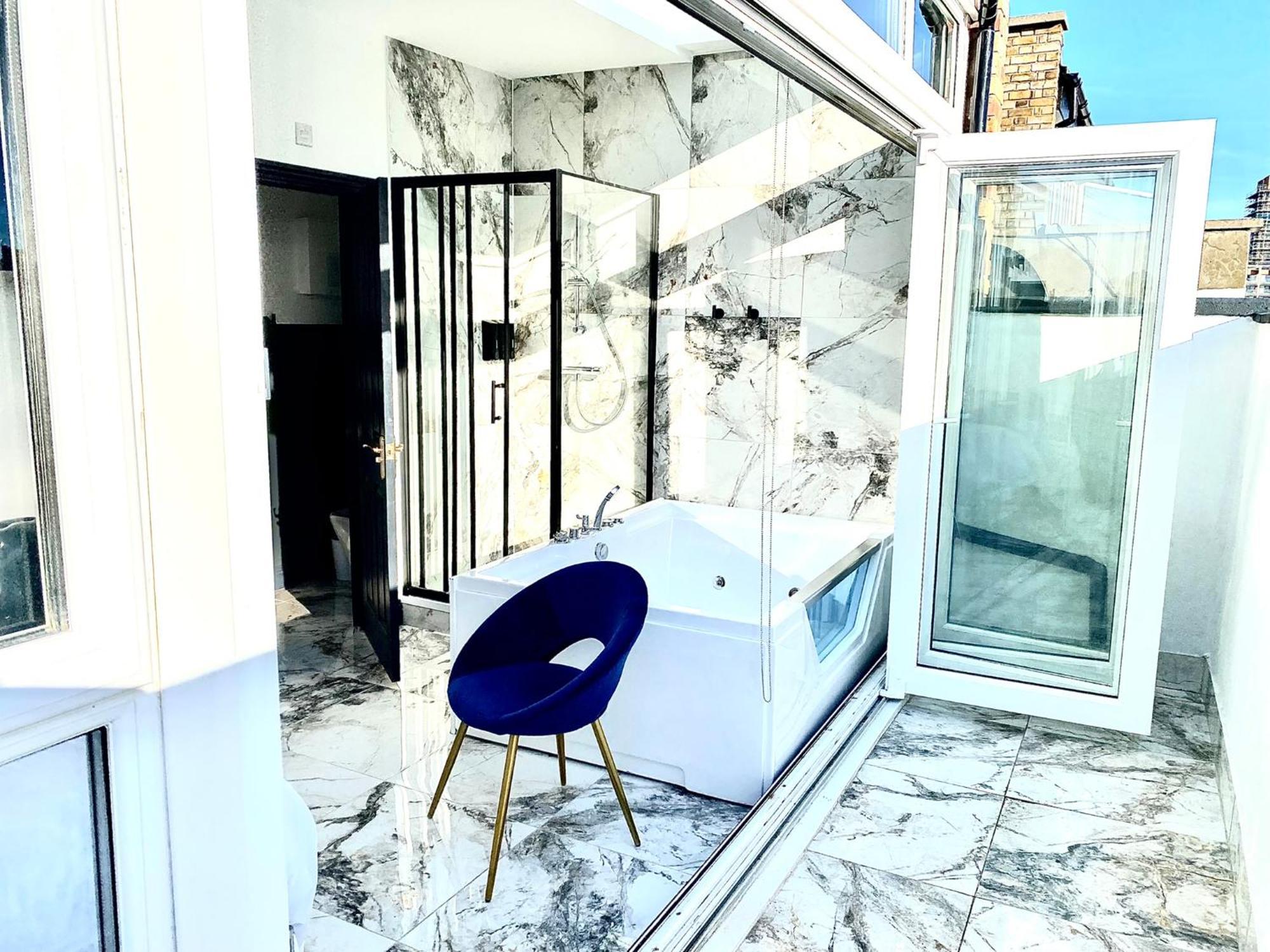 Duke And Duchess Apartments And Rooms - Private In Room Hot Tub Suites London Ngoại thất bức ảnh