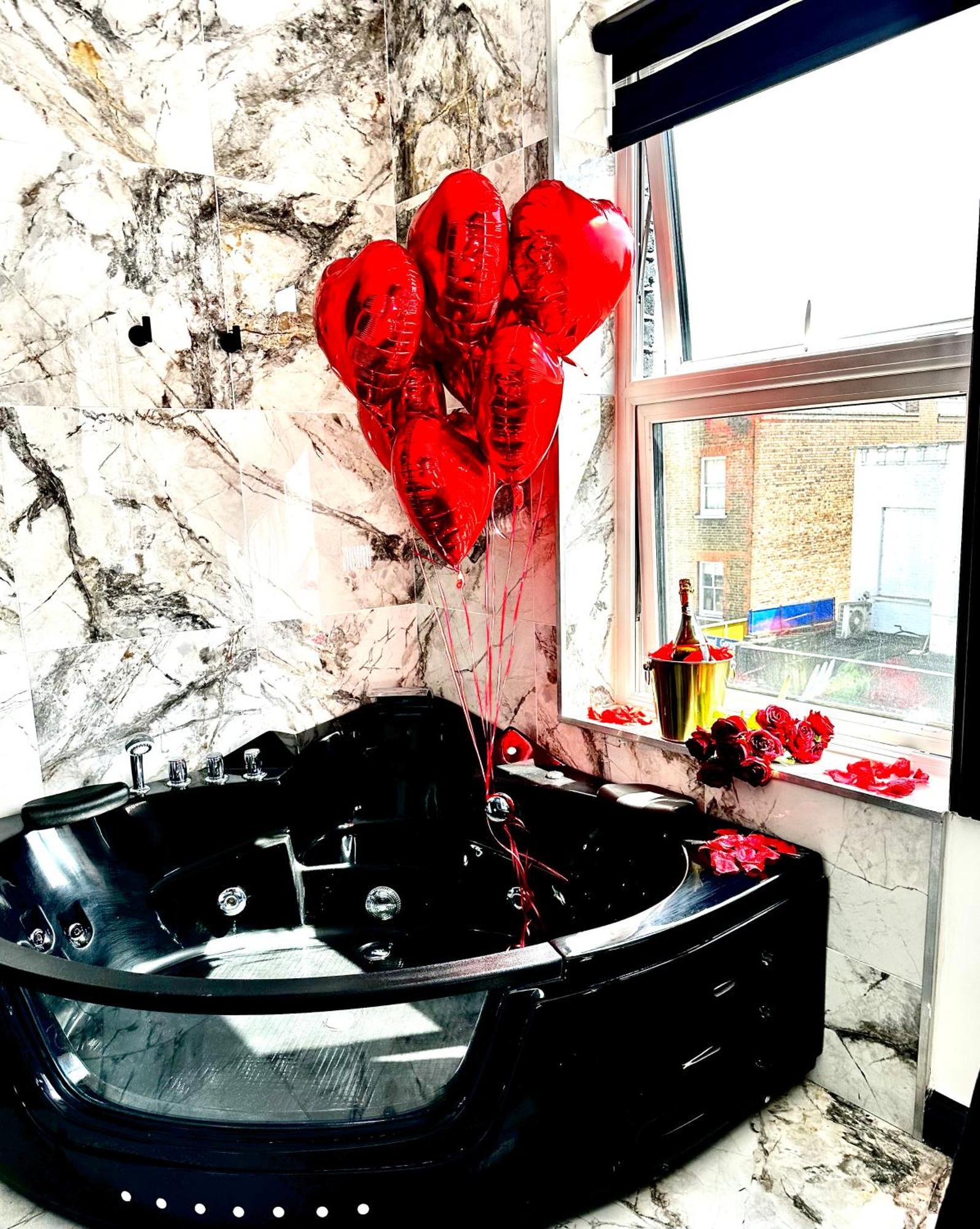 Duke And Duchess Apartments And Rooms - Private In Room Hot Tub Suites London Ngoại thất bức ảnh