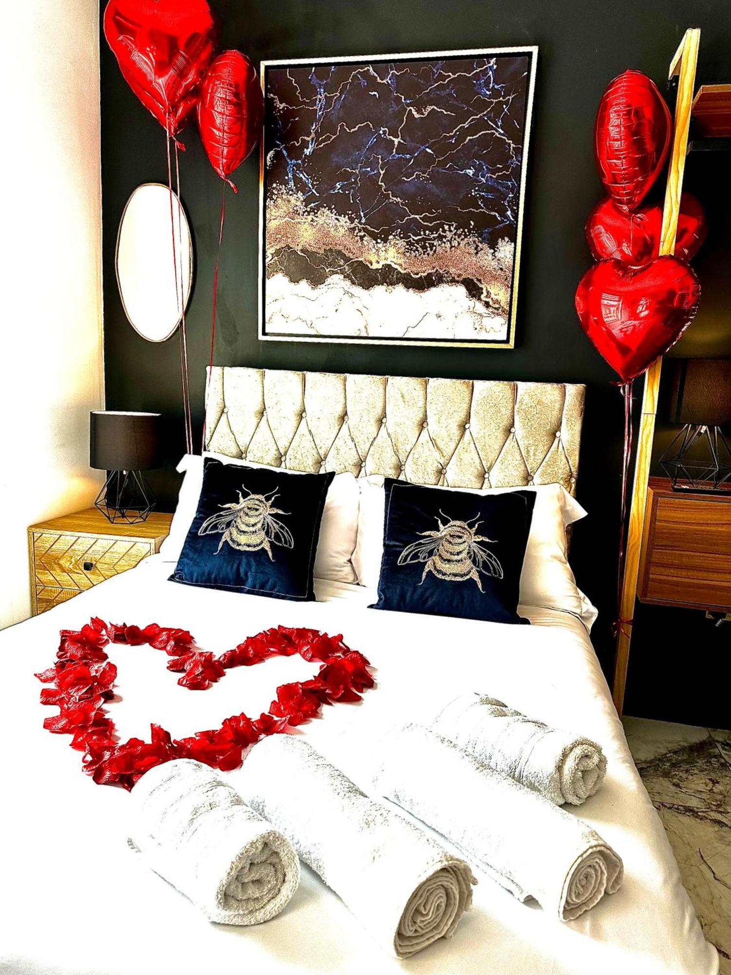 Duke And Duchess Apartments And Rooms - Private In Room Hot Tub Suites London Ngoại thất bức ảnh