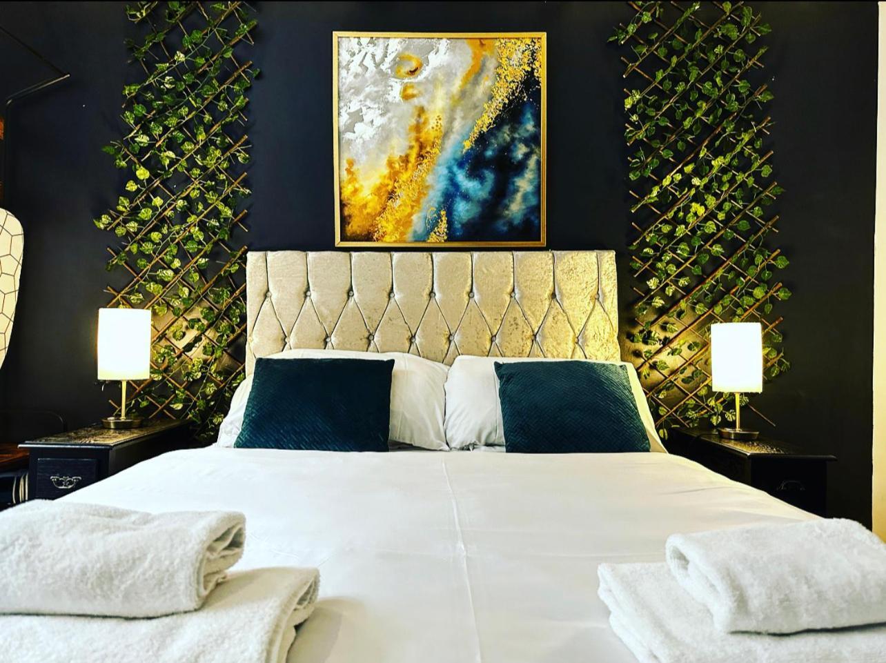 Duke And Duchess Apartments And Rooms - Private In Room Hot Tub Suites London Ngoại thất bức ảnh