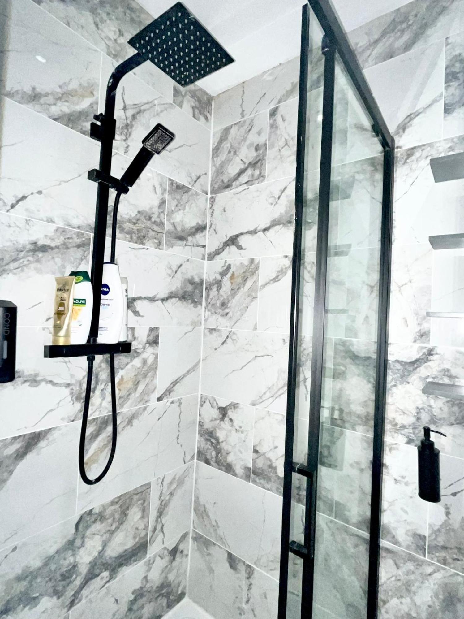 Duke And Duchess Apartments And Rooms - Private In Room Hot Tub Suites London Ngoại thất bức ảnh